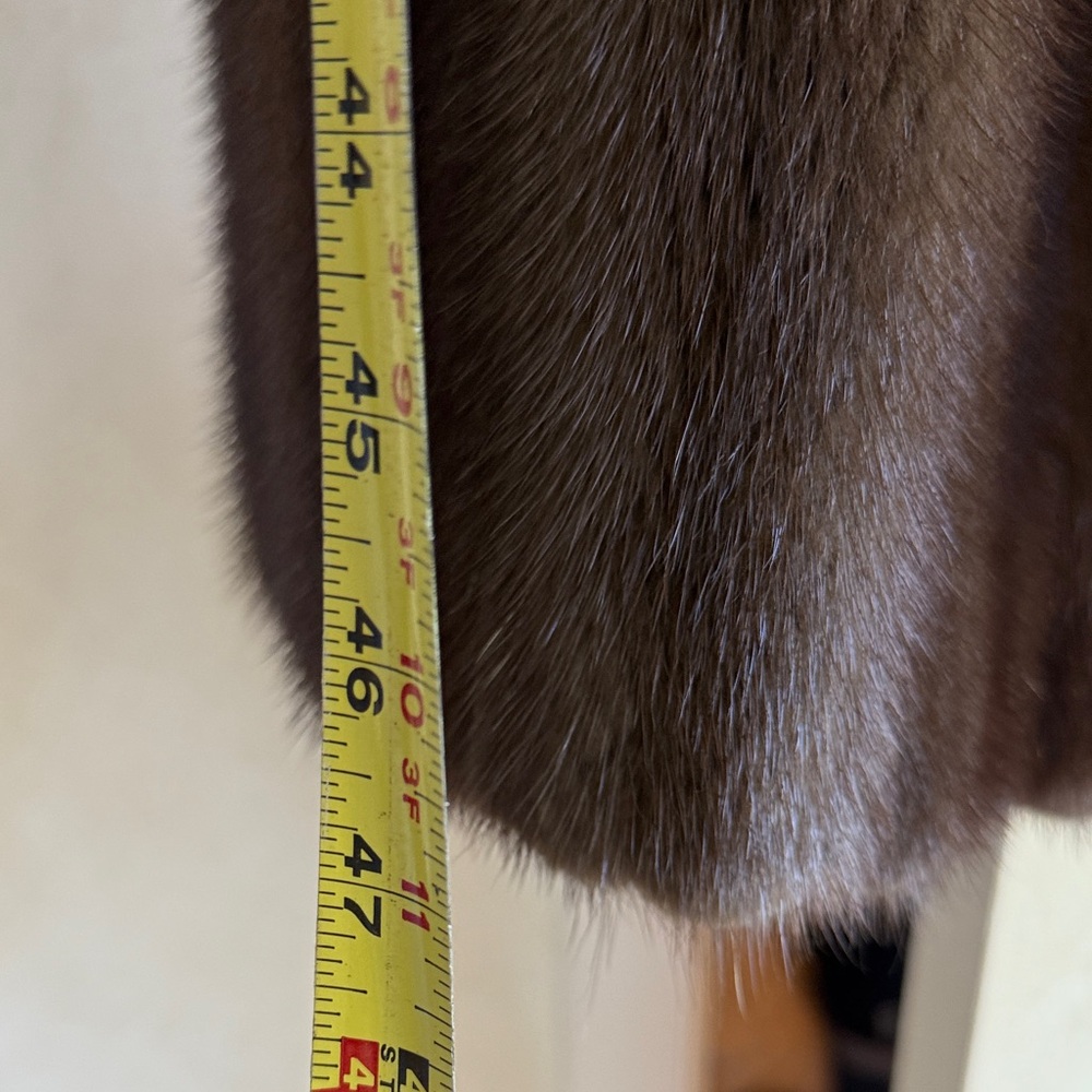 Luxurious Mink Fur Coat - Picture 5 of 8
